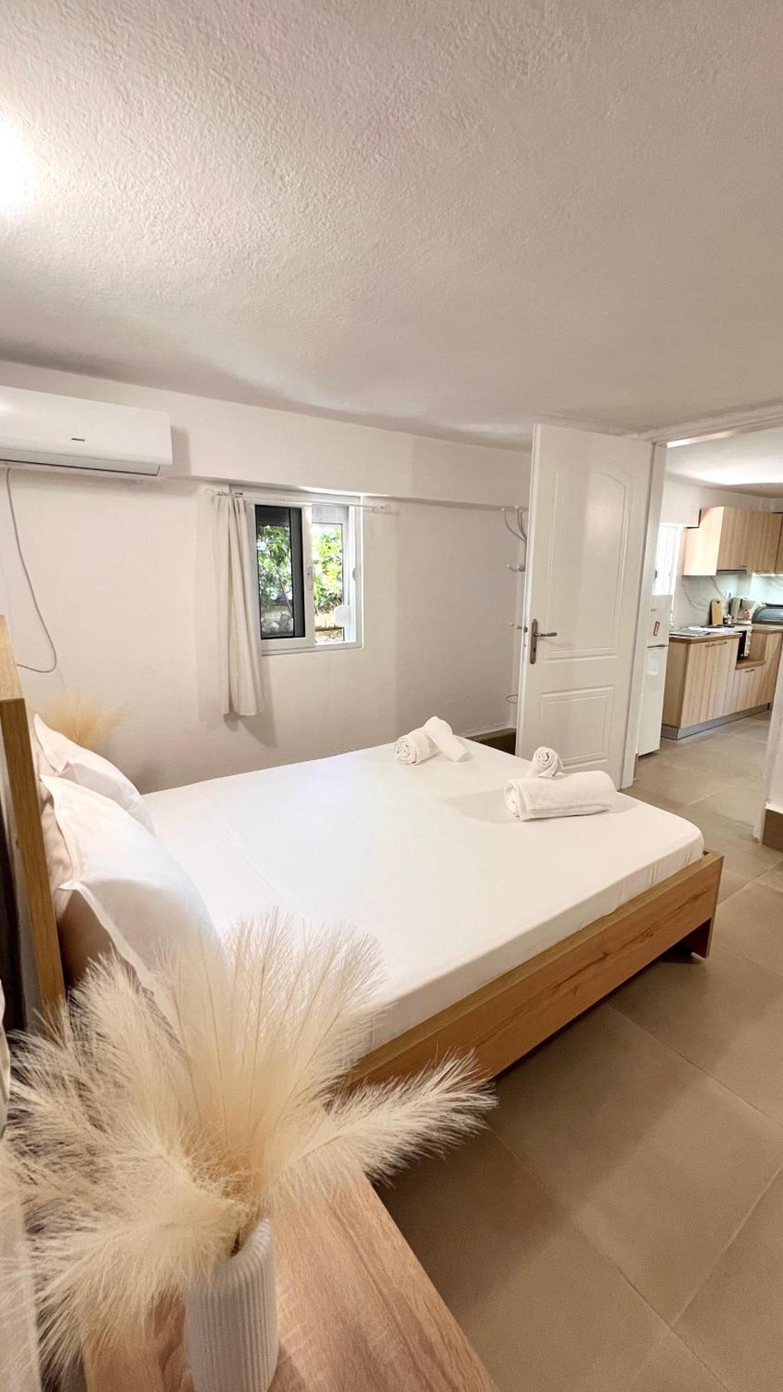 Petra Oliva Apartment Dhermi Exterior photo