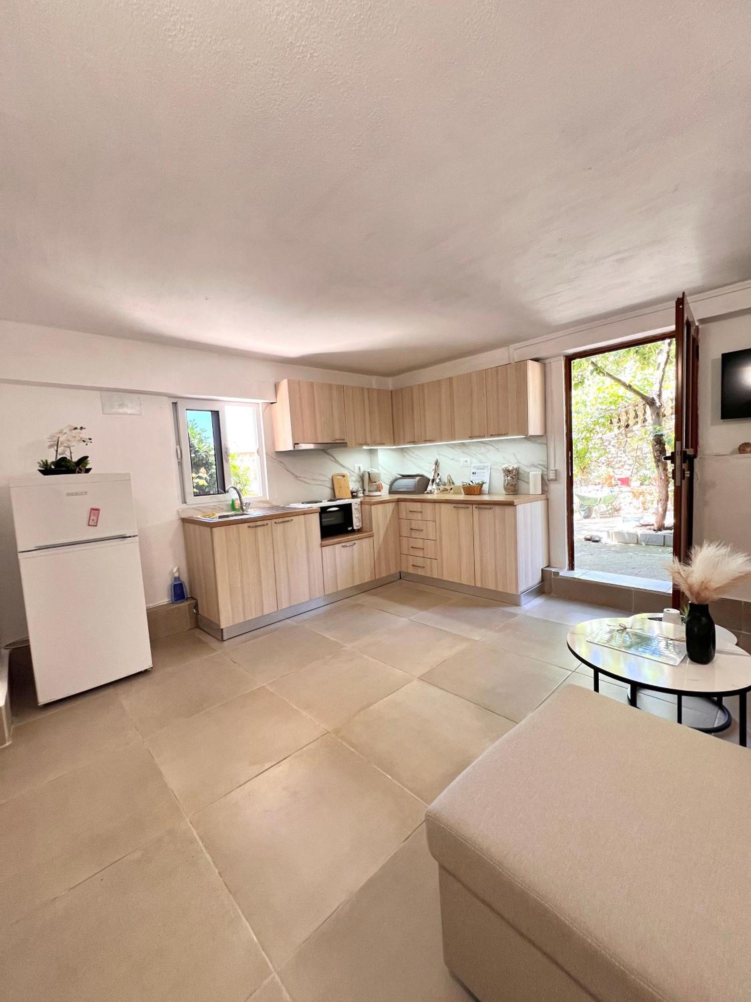 Petra Oliva Apartment Dhermi Exterior photo